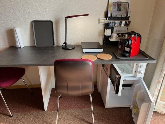 Ruhige Zimmer Im Gruenen Und Studio Im Naherholungsgebiet Sigigen Ruang foto